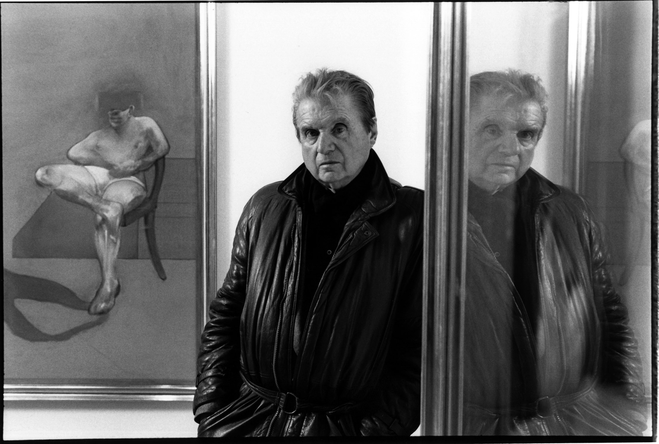 English painter Francis Bacon poses during portrait session in Galerie Maeght Lelong in January 1984. Photo by Ulf Andersen via Getty.