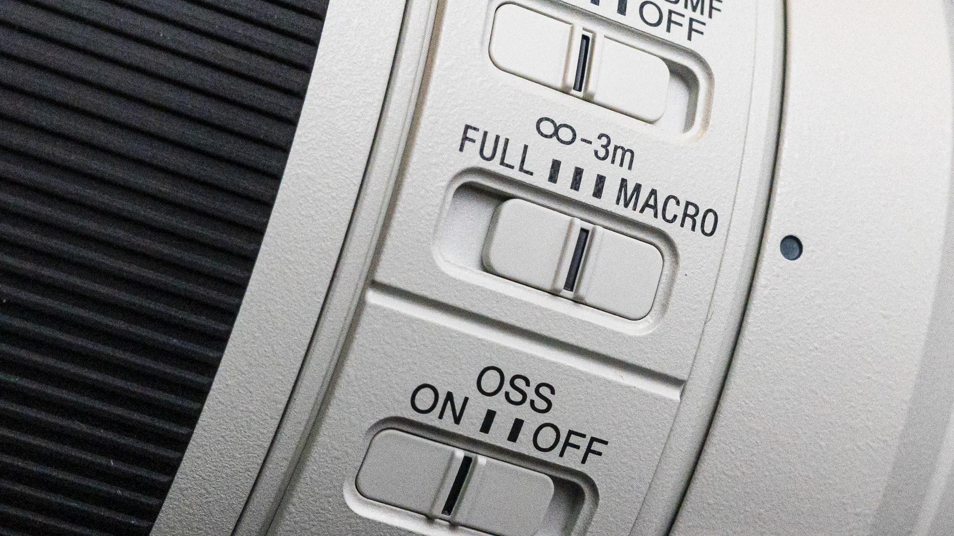 Close up of Sony FE 70-200mm F4 Macro G OSS II lens controls