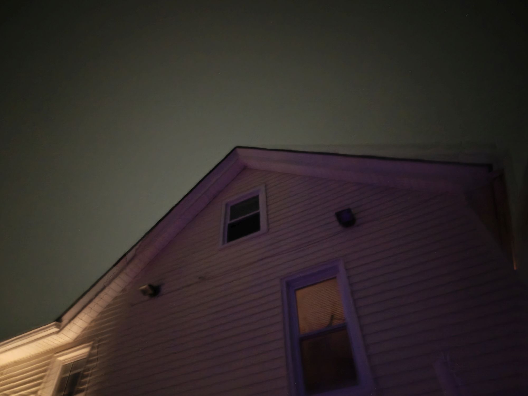 Motorola Razr Ultra 2025 low light sample.