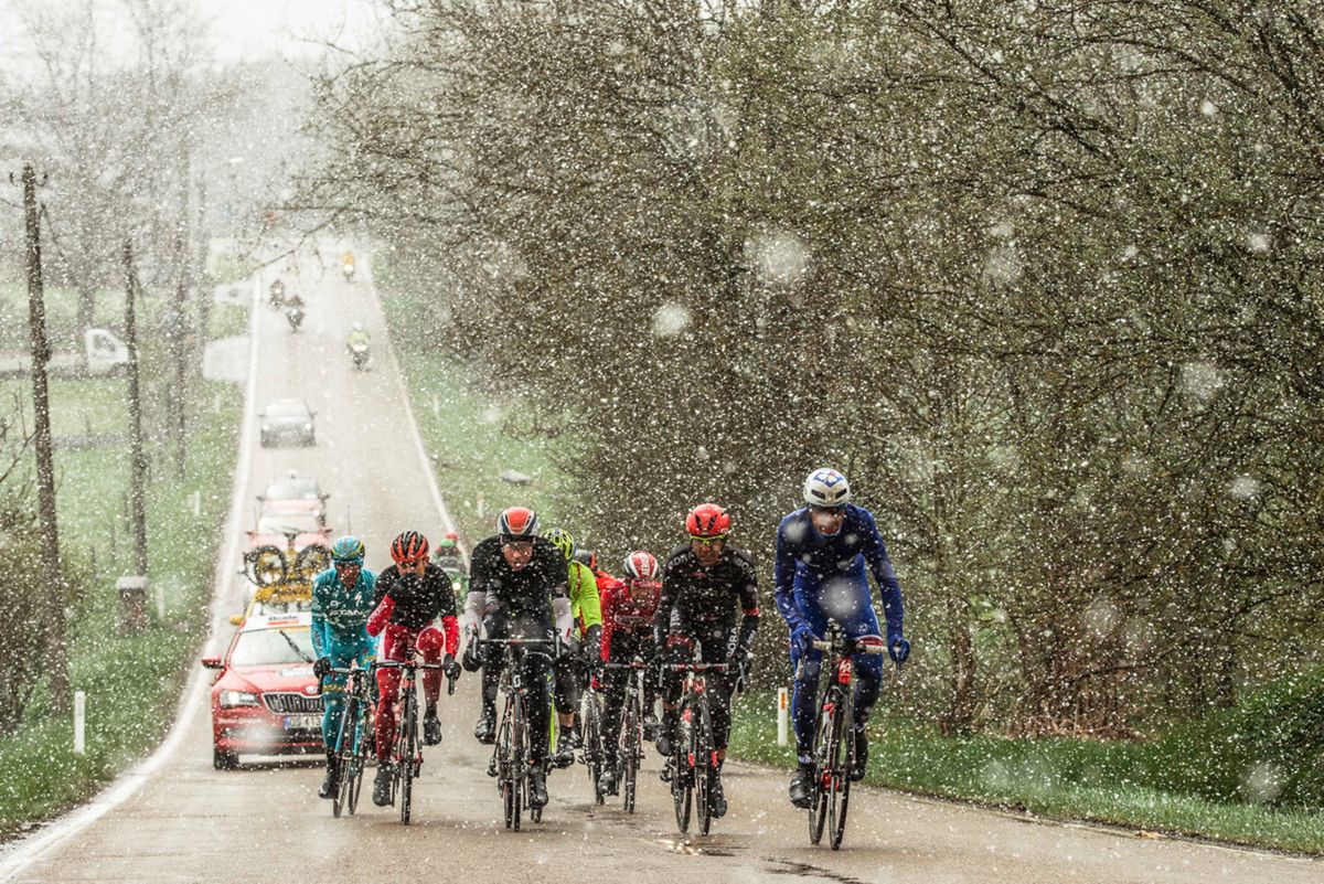 The snow falls heavily as the break pushes on