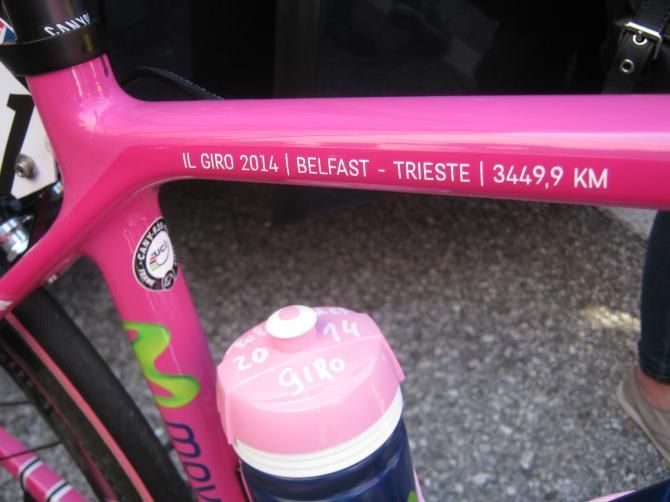 Canyon commemorated the 2014 Corsa Rosa on the top tube