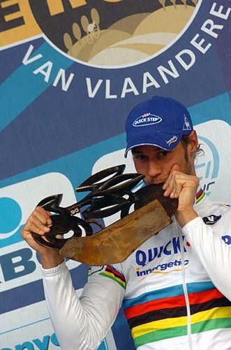 Tom Boonen (Quick.Step) kisses the trophy
