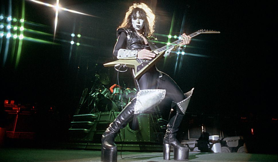 Vinnie Vincent S Controversial Kiss Solos Drove Gene Simmons And Paul