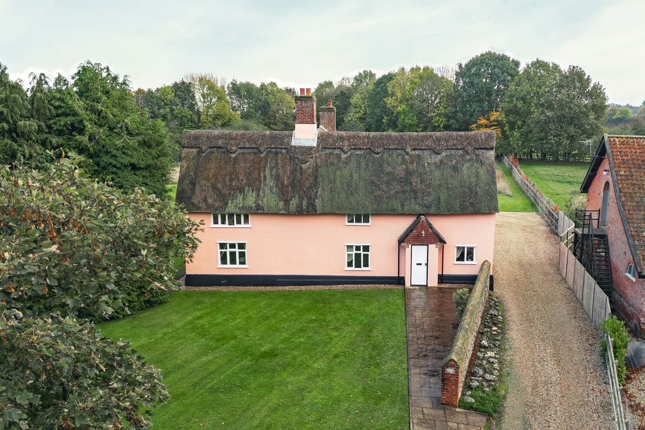 Exterior shots of Willow Farm