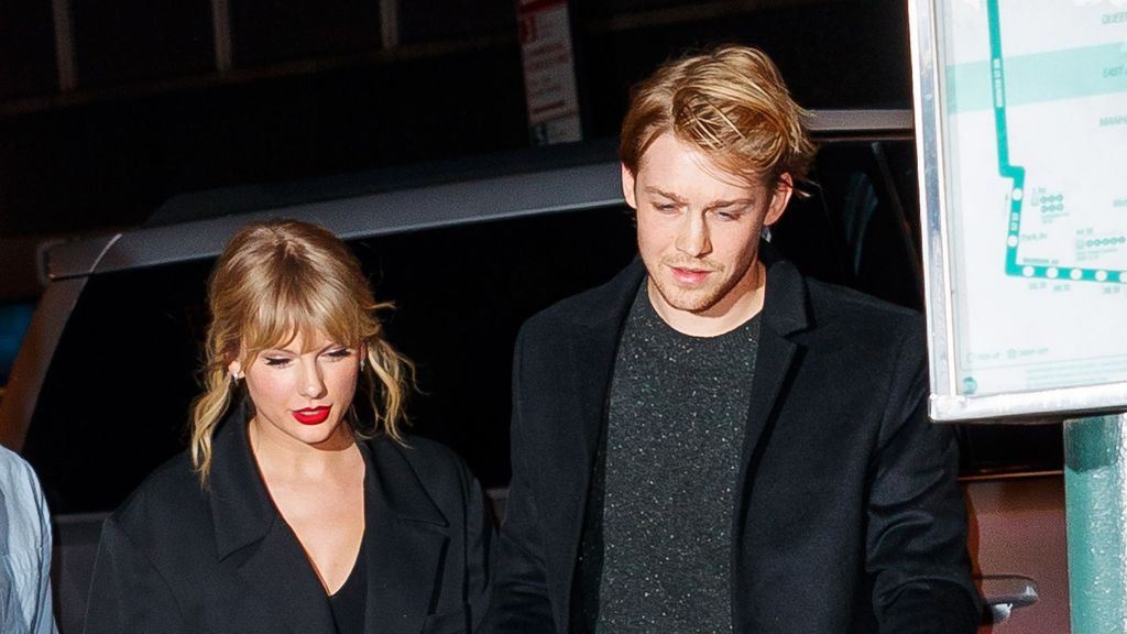 Joe Alwyn and Amelia Dimoldenberg’s flirty red carpet exchange is going