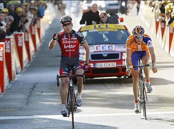 Robert Gesink had to do lots of pulling for the final two kilometres, as Silence Lotto had the upper hand on numbers, with Popovych close behind.