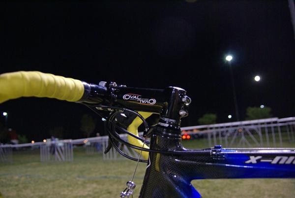 The FSA cross-specific headset features a built-in housing stop.