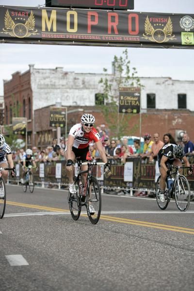 Erica Allar takes out the women's race
