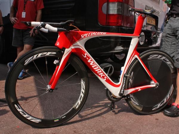 Stage 1 winner Fabian Cancellara (Saxo Bank) ran this custom finished Specialized S-Works Shiv.