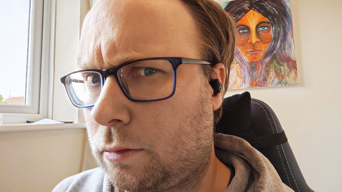 A confused man wearing Panasonic Technics EAH-AZ80 earbuds that fit snugly without hurting him