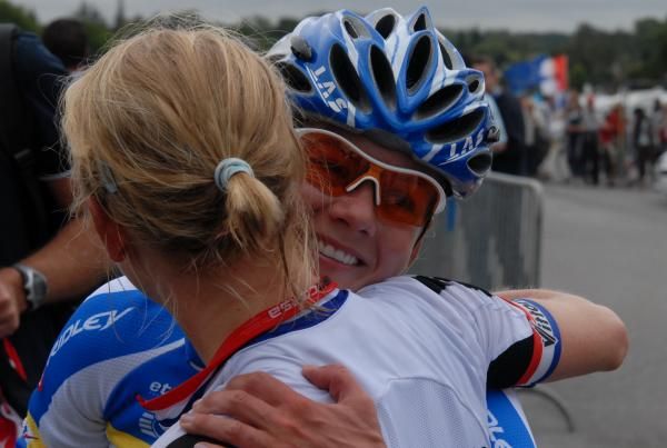 Emma Pooley is congratulated by Emma Johansson