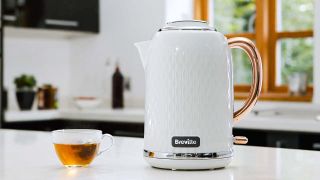 Breville Curve Kettle on kitchen counter