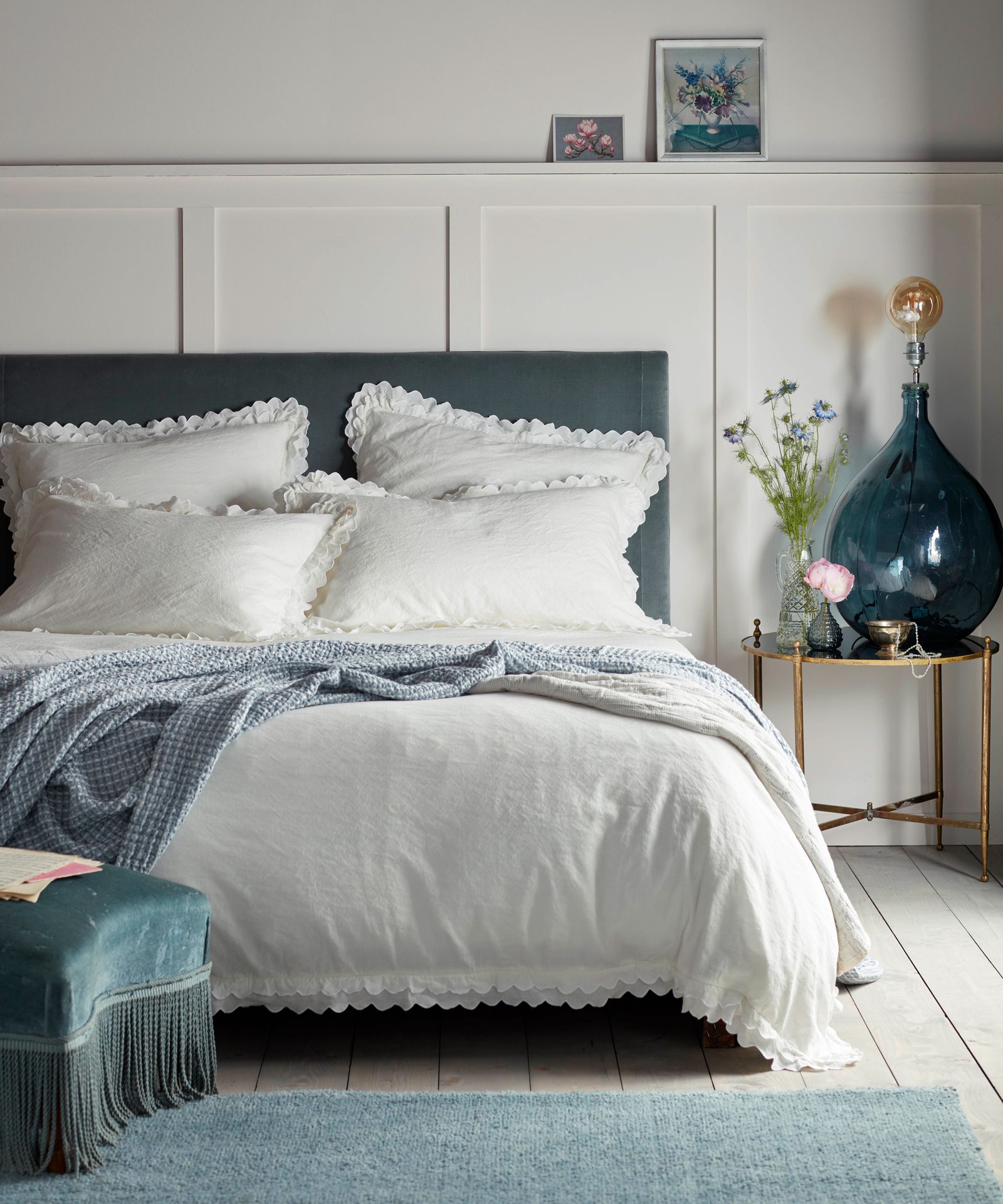 How to decorate with a king size bed in a small room | Real Homes