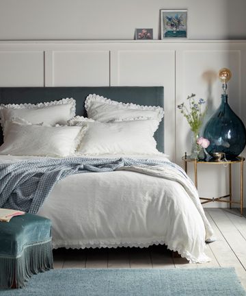 How to decorate with a king size bed in a small room | Real Homes