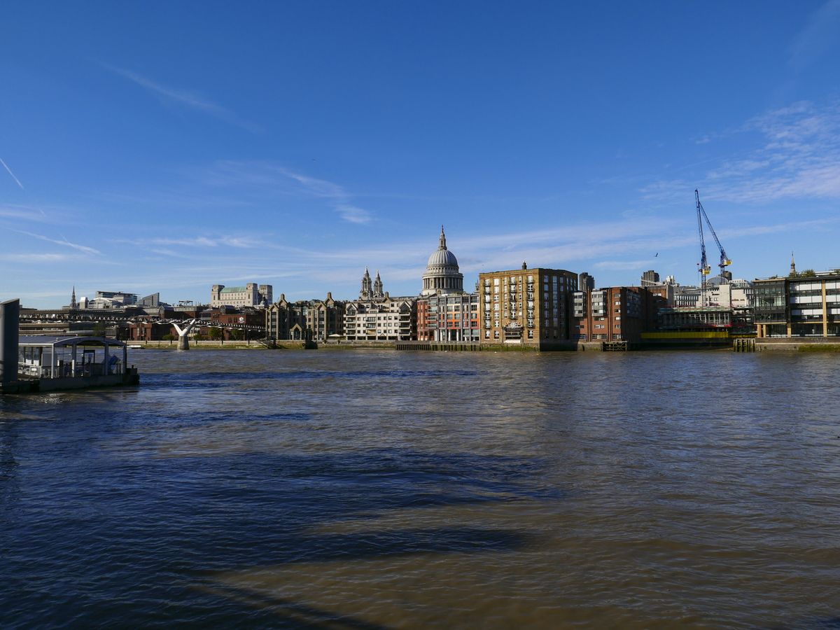 Panasonic Lumix LX100 II sample gallery: the river thames on a sunny day