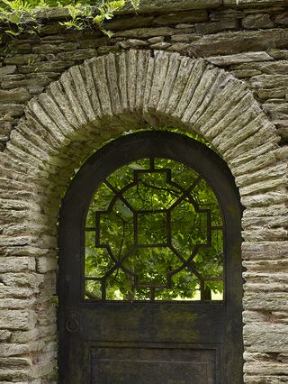 A garden gate at Hestercombe. The garden was designed by Sir Edwin Lutyens and Gertrude Jekyll between 1904 and 1908. (©Country Life Picture Library)