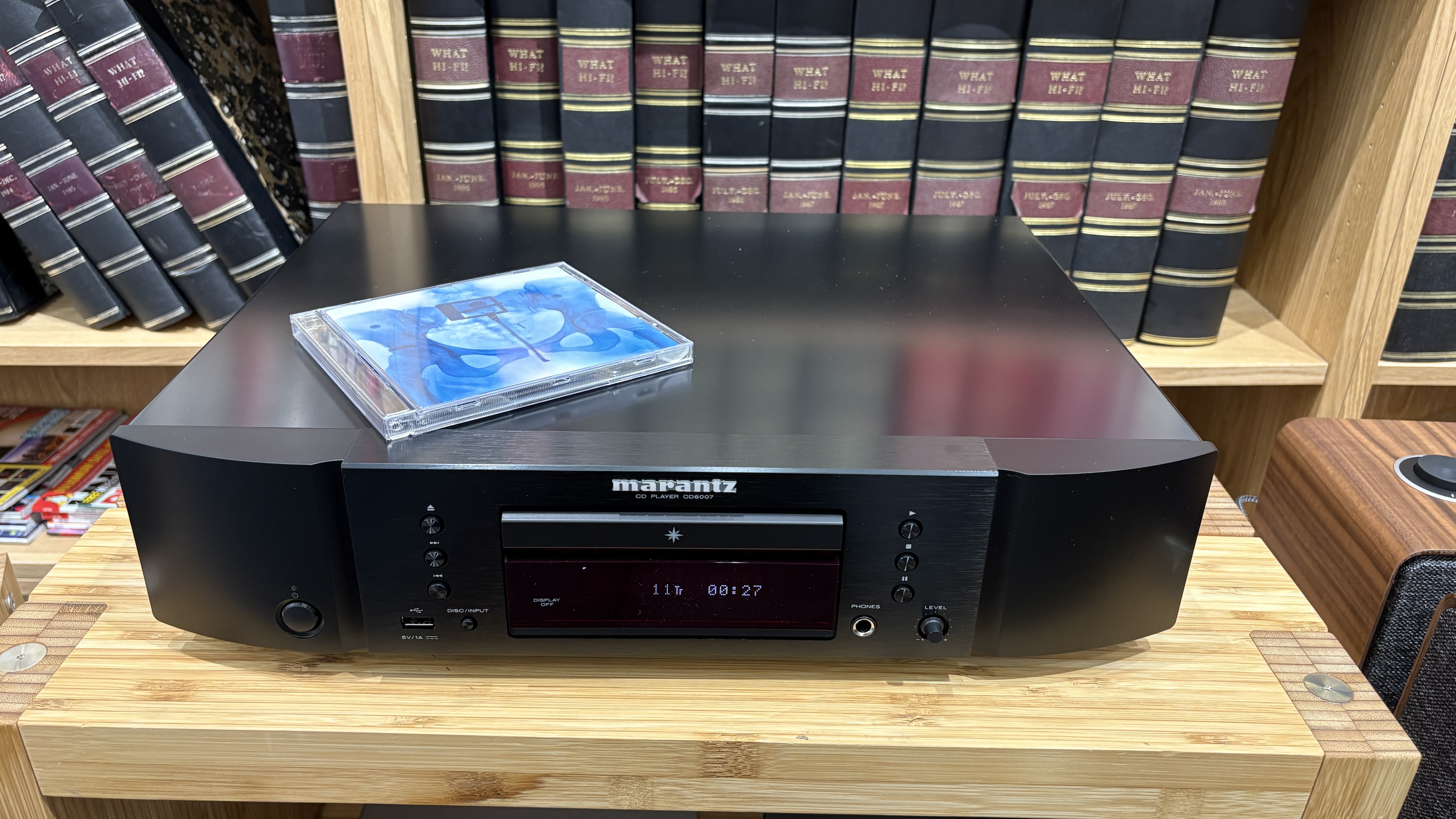 Lorde transparent CD in Marantz CD6007