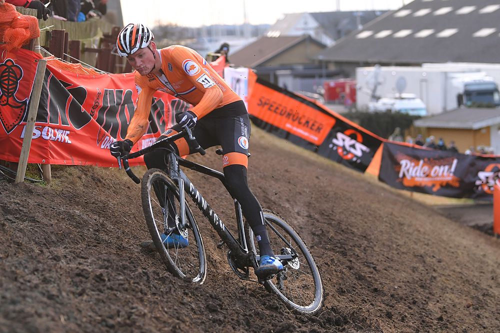One of the very few, if only, bobble Mathieu van der Poel made on his way to winning the the World Championships in Bogense