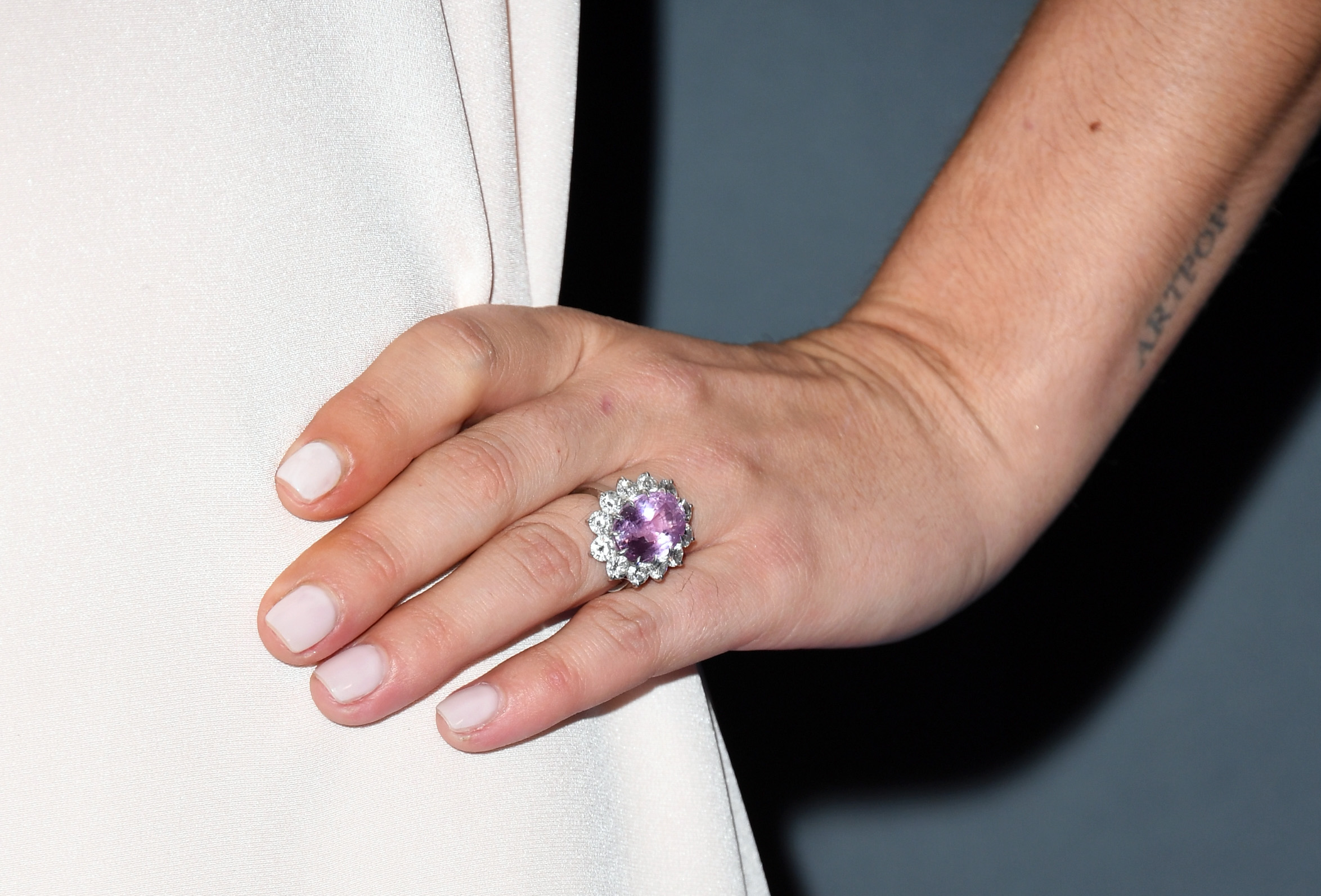 ring - Lady Gaga