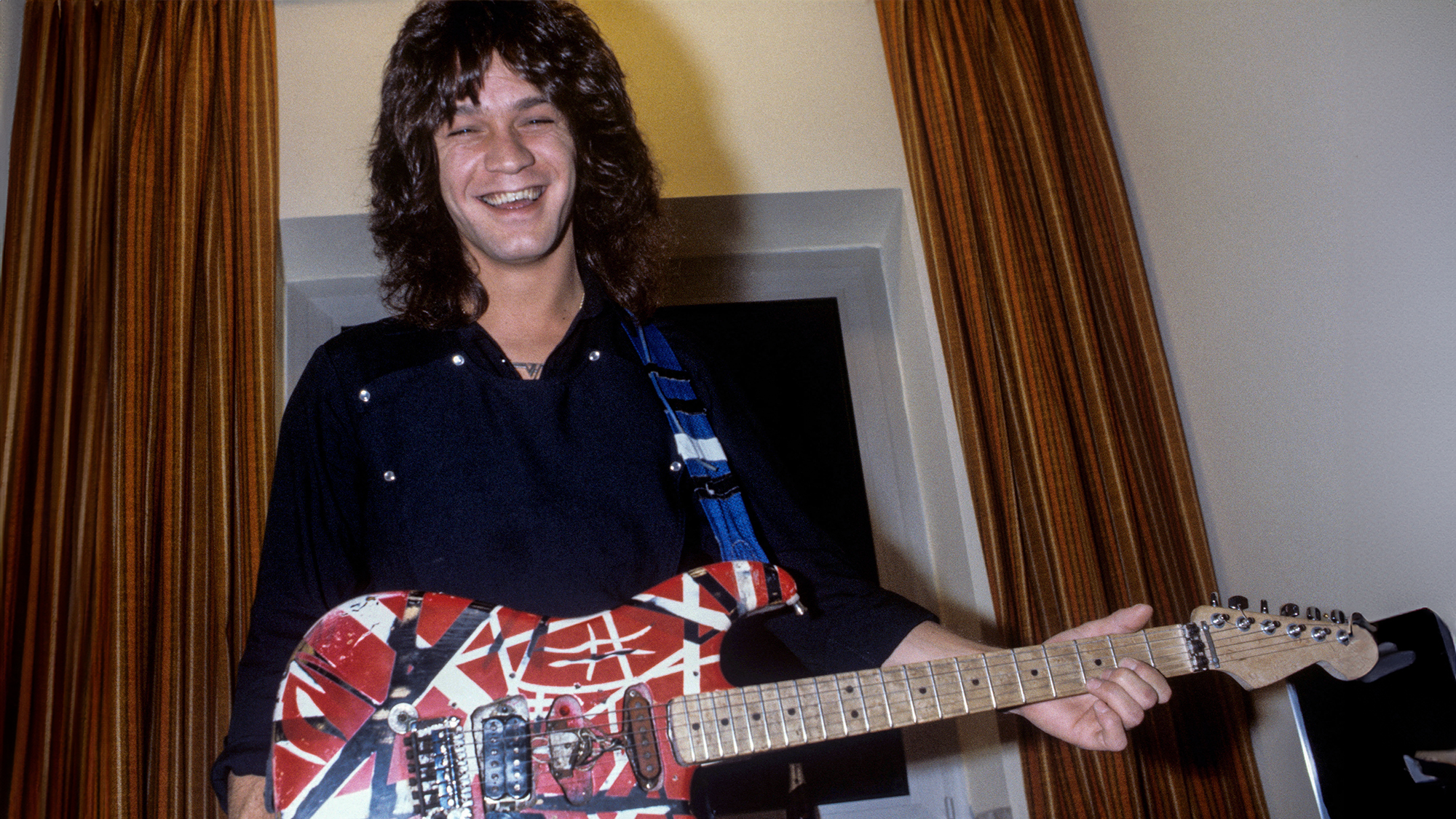 Eddie Van Halen posing with his Frankenstein Superstrat in October 1981 
