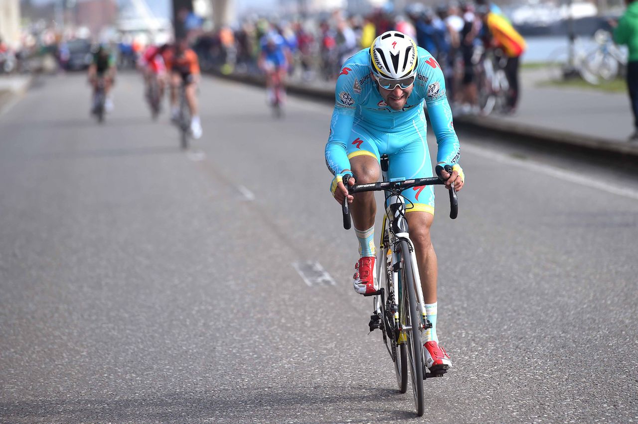 Laurens De Vreese (Astana) attacks the breakaway