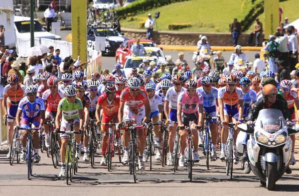 The 142 kilometre stage gets underway as riders roll out of Parral.
