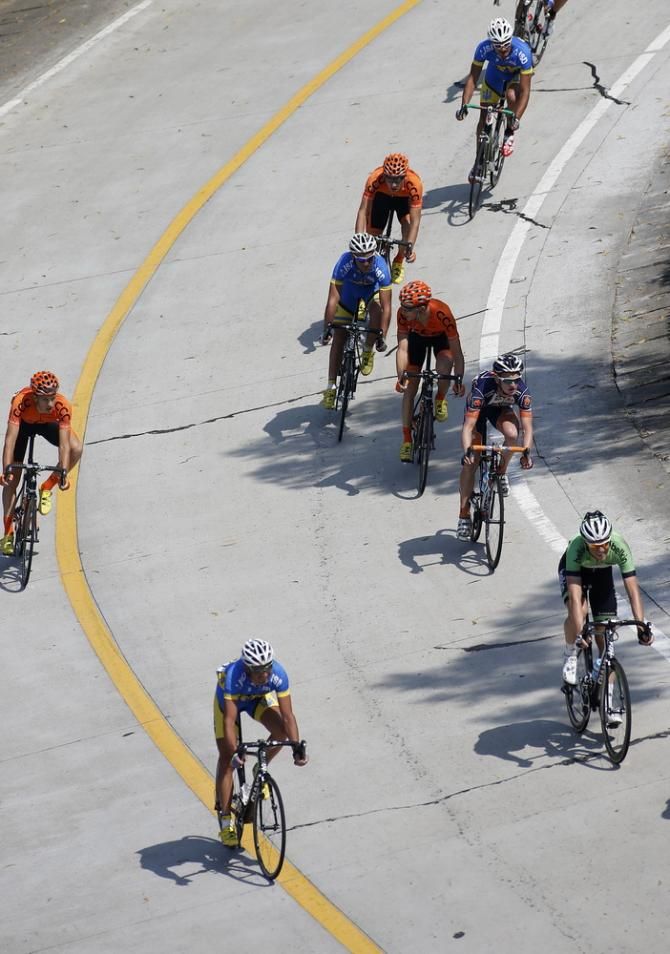 The peloton splits on the main climb of the stage