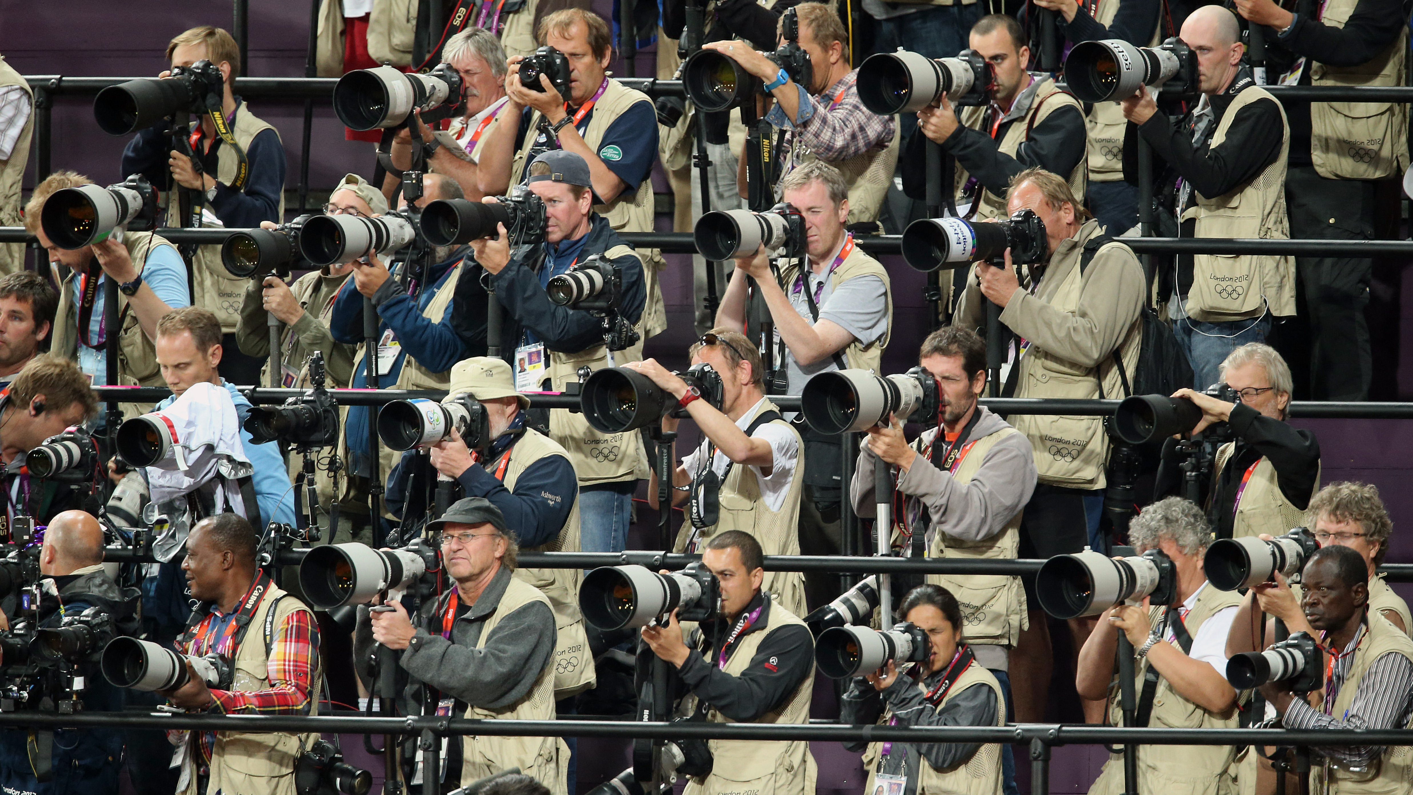 D69BEK Photographers seen on the stands during the Woman's 100m Final during the London 2012 Olympic Games Athletics, Track and Field events at the Olympic Stadium, London, Britain, 04 August 2012. Photo: Michael Kappeler dpa +++(c) dpa - Bildfunk+++