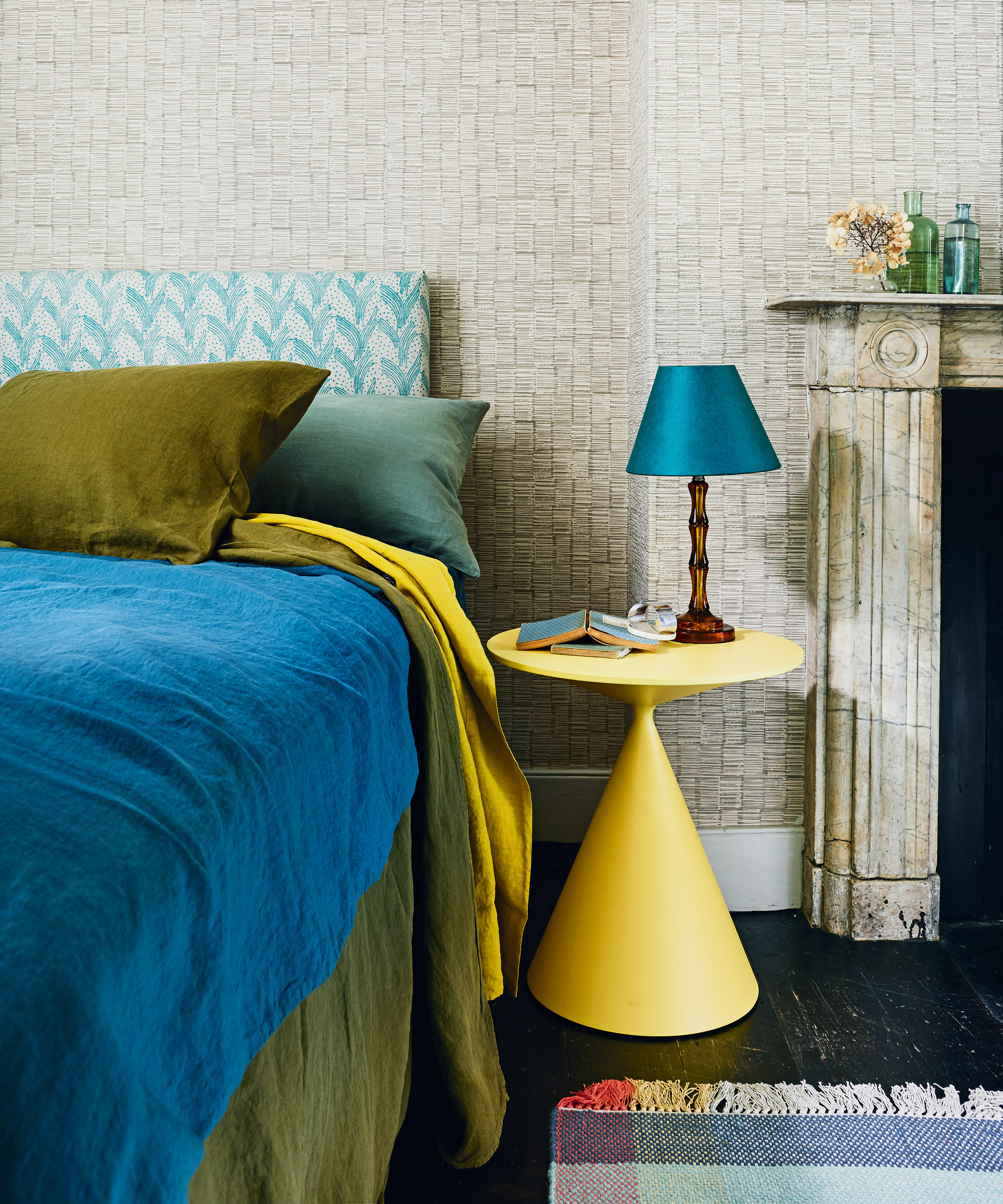 decorating-with-teal-expert-advice-for-using-this-bold-shade-homes