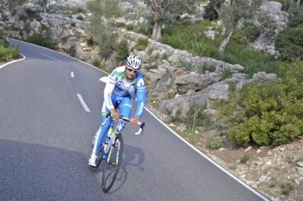 Andreas Dietziker takes off on a solo break!