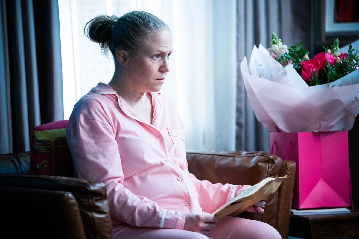 Linda Carter gets a surprise present from Max Branning in EastEnders