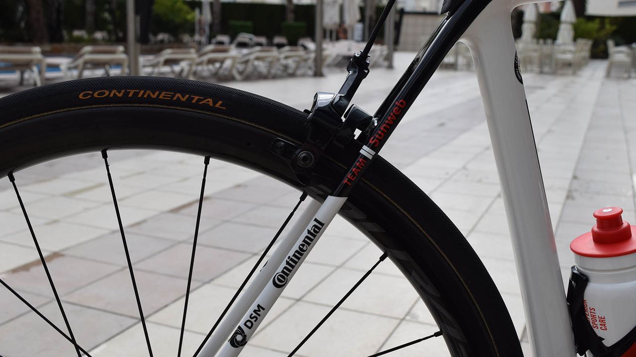 The minimalist seat stays are emblazoned with secondary