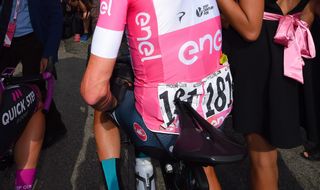 Chris Froome changed his saddle to a non-sponsor model