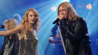Taylor Swift and Joe Elliott duetting onstage