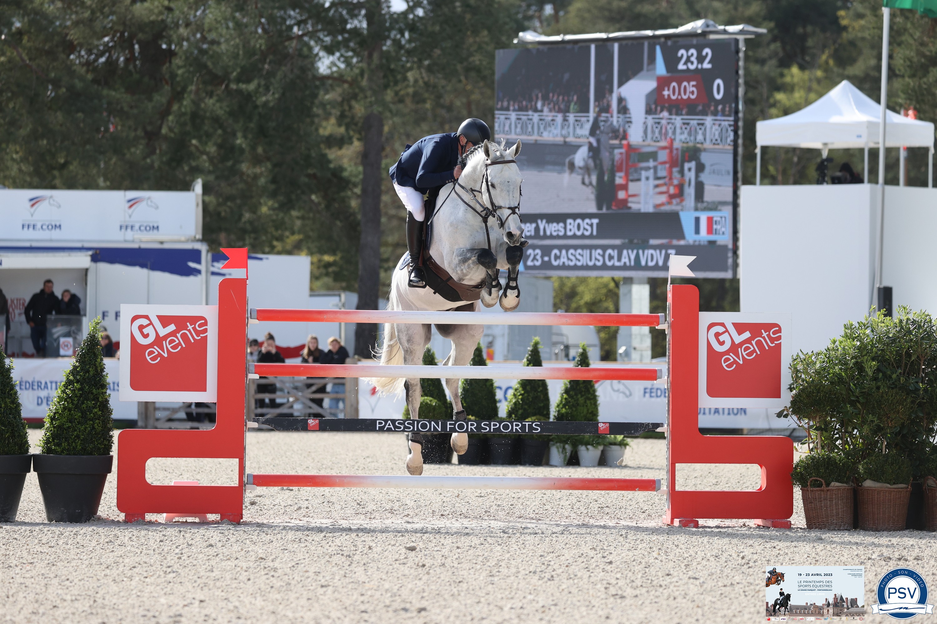 Roger Yves Bost and Cassius Clay VDV Z make an ambitious turn en route to CSI4* grand prix glory at Fontainebleau, France