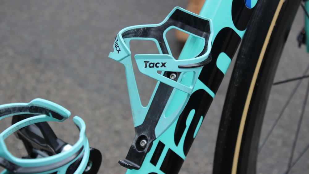 Colour coorfinated Tacx Deva bottle cages