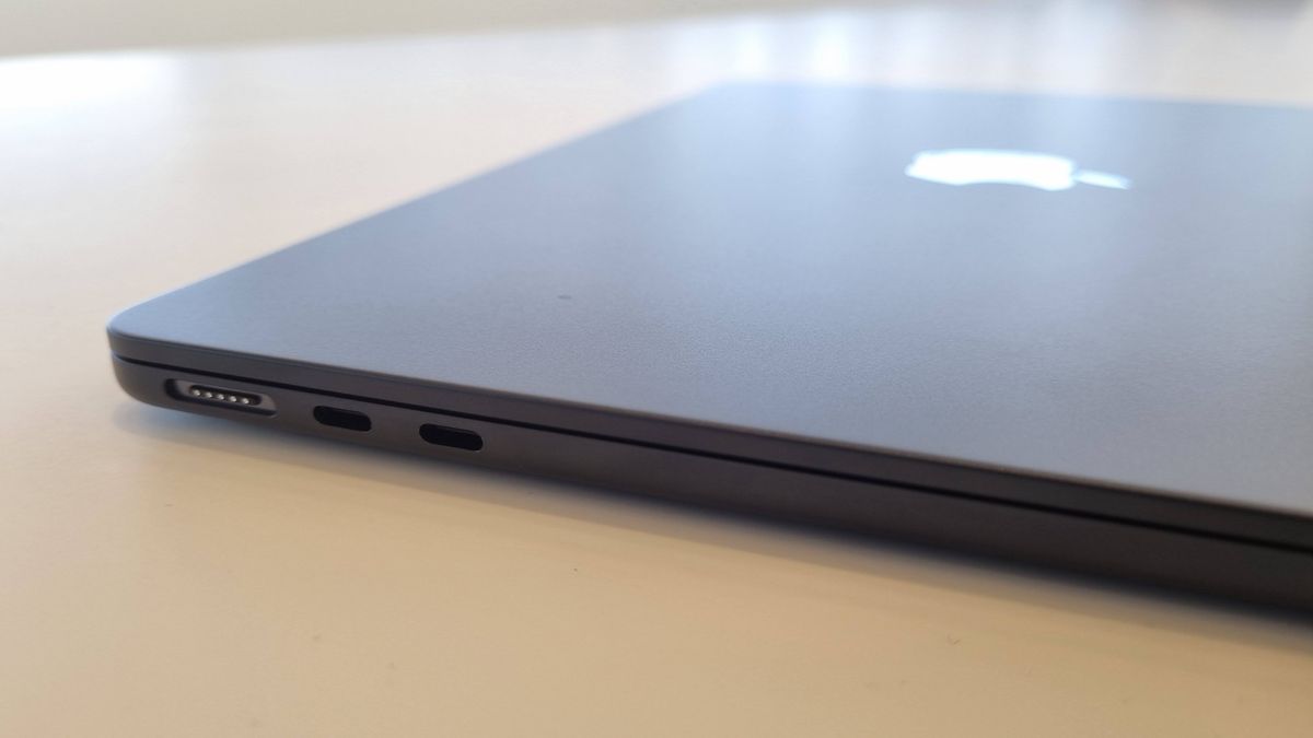 MacBook Air (M2, 2022) in Apple Park, Cupertino