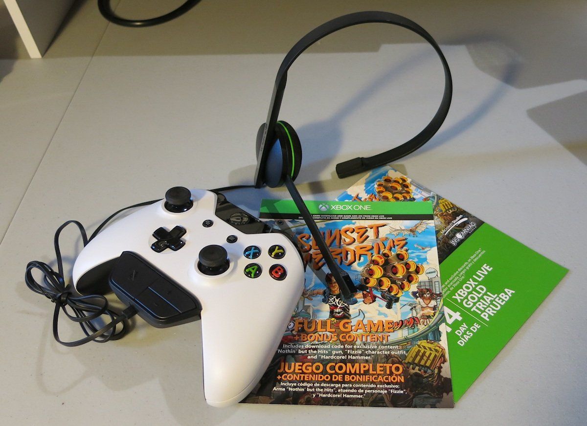 Review Xbox One Sunset Overdrive Special Edition white console