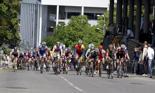The peloton in the SEB Tartu Grand Prix