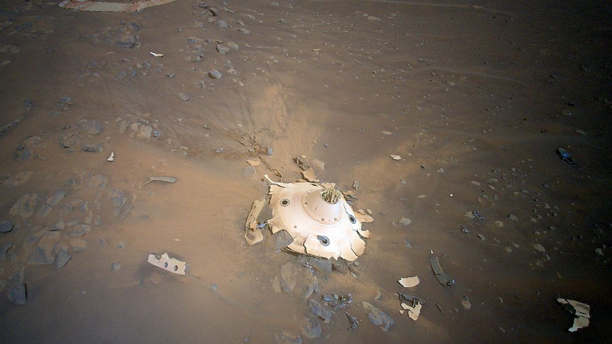 Perseverance Mars rover photographs its own landing debris