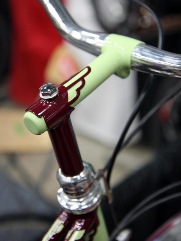 The nutted stem bolt is more fitting of the aesthetic of the bike than one with an Allen head.