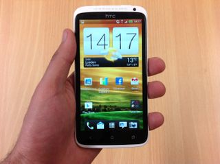 HTC One X - front