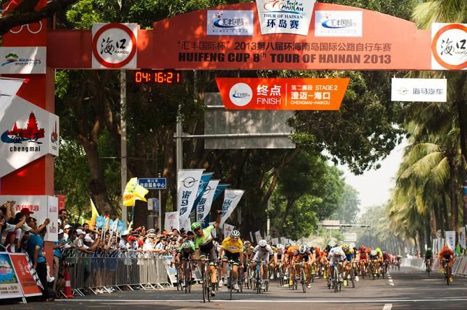 Theo Bos takes the stage win