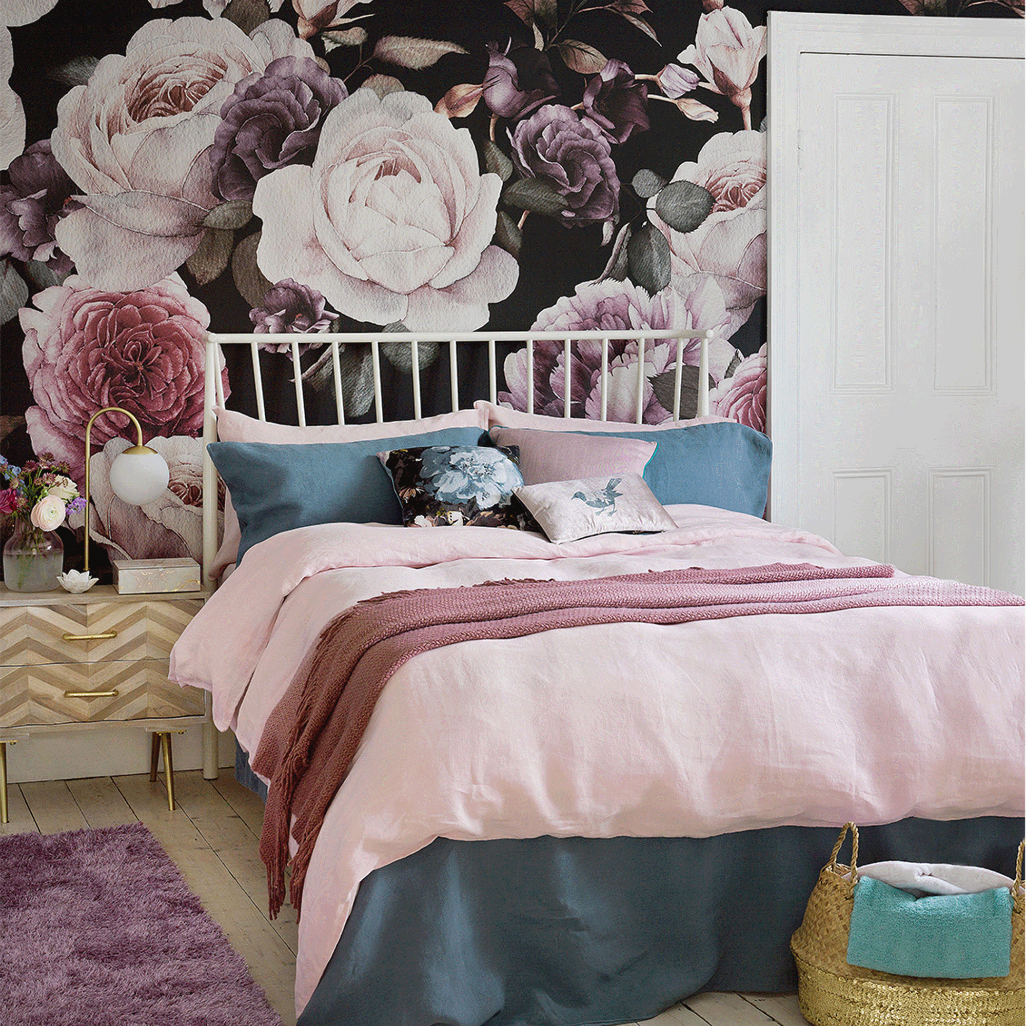 Floral wallpaper in bedroom