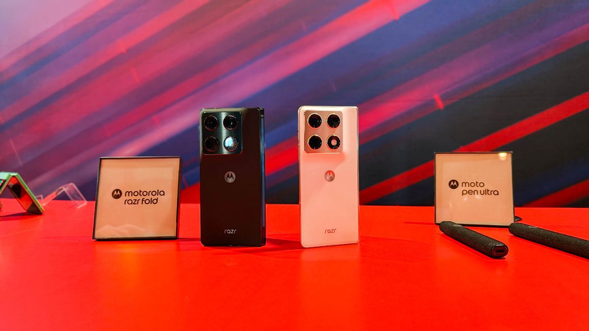 Motorola Razr Fold hands-on testing