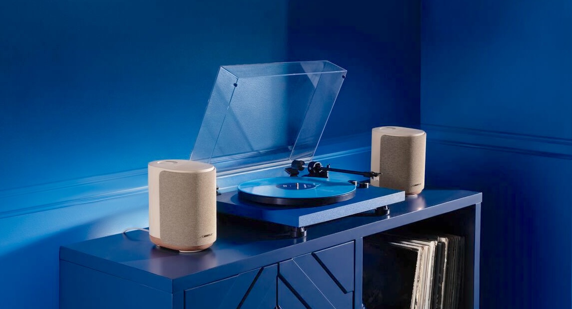 Bose Lifestyle Ultra Speakers with turntable