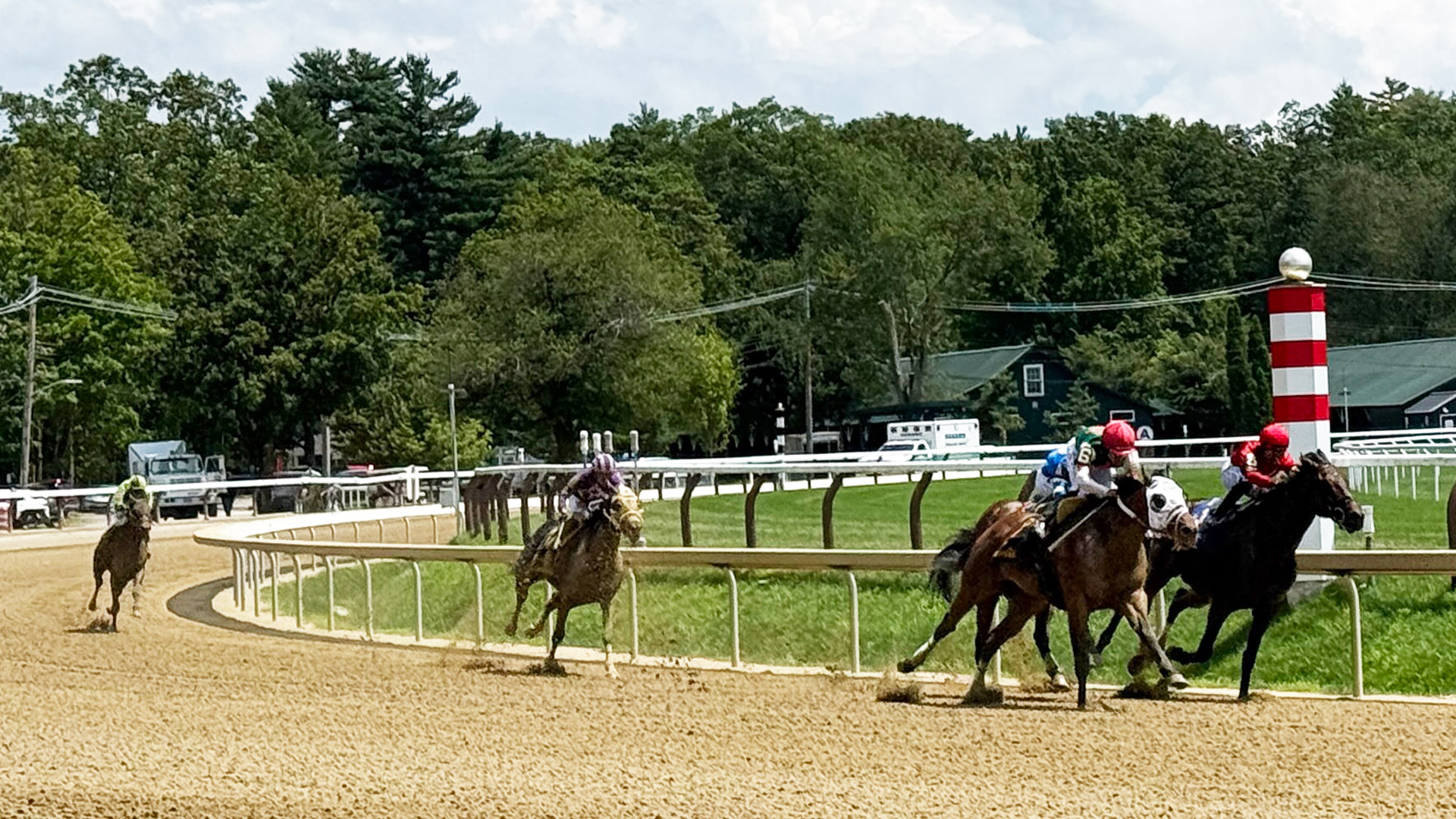 Betting with AI at the Racetrack