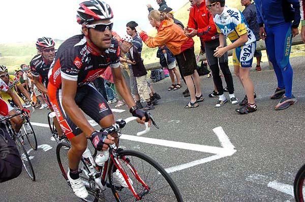 Oscar Pereiro (Caisse d'Epargne) on the climb.