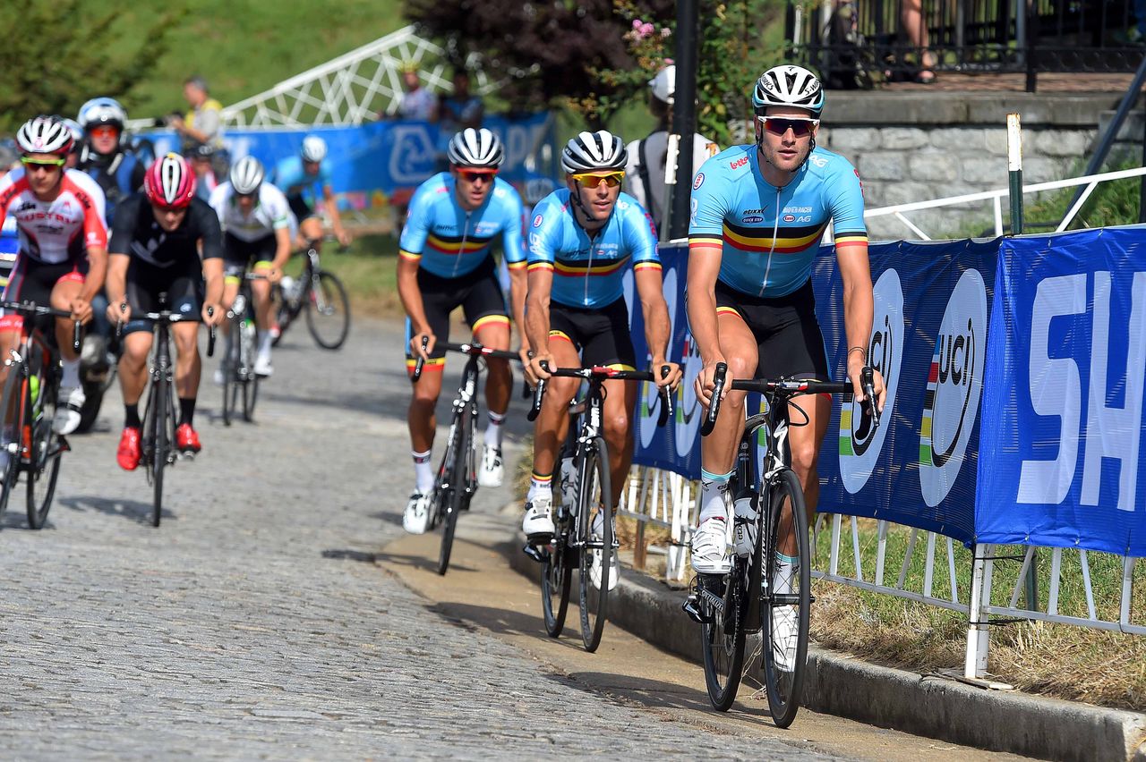 The Belgian team riding together