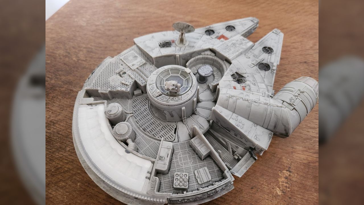 Star Wars Micro Galaxy Squadron range_Assault Class Millennium Falcon inside view